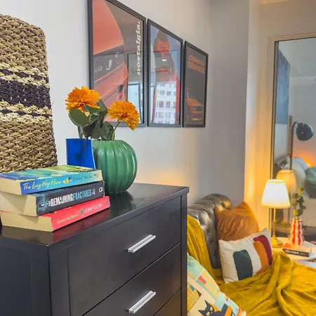 Unique And Quiet Studio Unit In Mandaluyong Or Makati With Fast Wifi & Best City View
