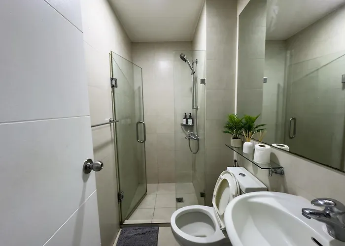 Unique And Quiet Unit In Mandaluyong Or Makati With Fast Wifi & View *
