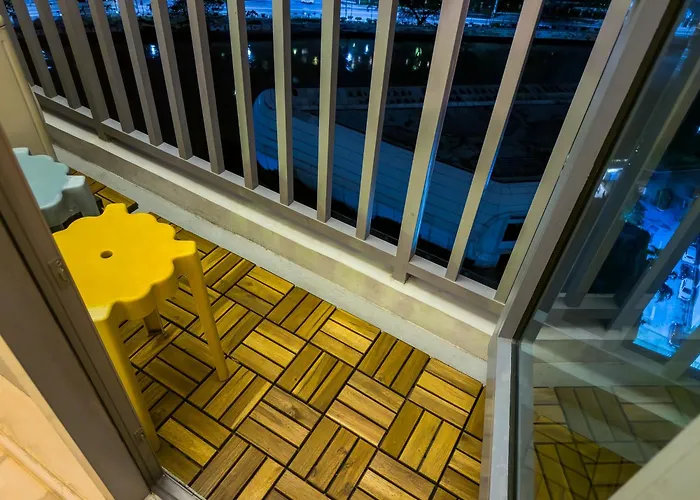 Unique And Quiet Unit In Mandaluyong Or Makati With Fast Wifi & View *