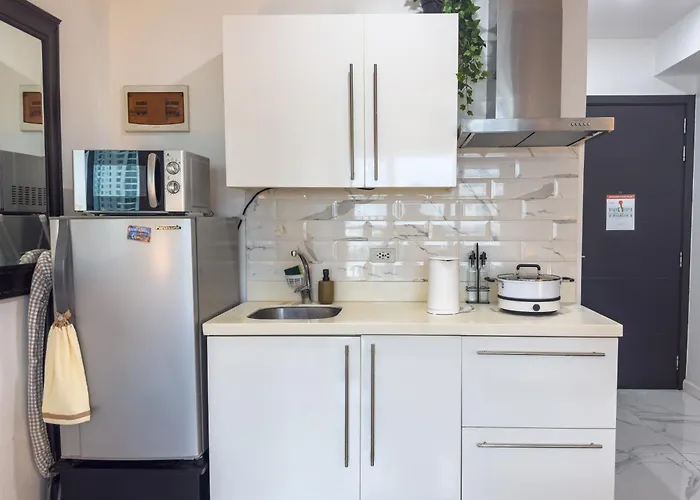 Unique And Quiet Unit In Mandaluyong Or Makati With Fast Wifi & View Aparthotel *